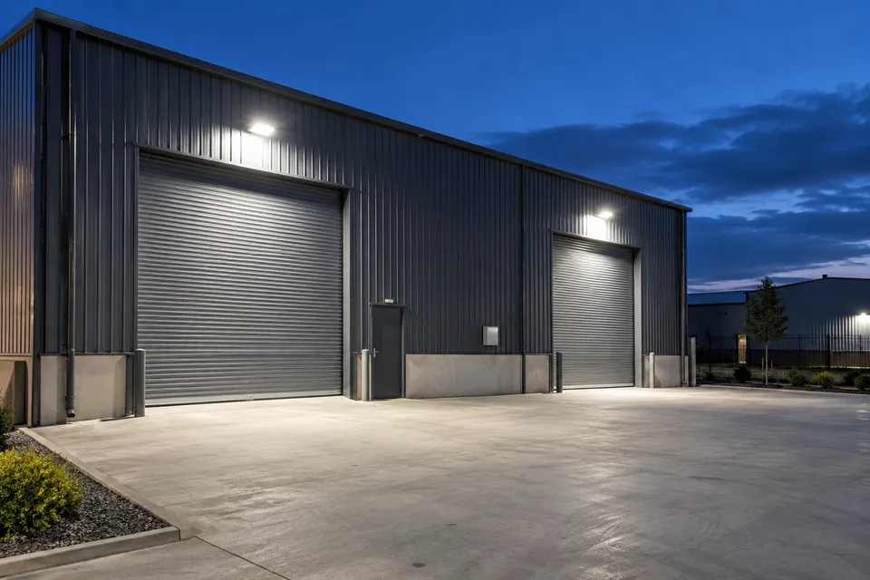 Flood fixtures illuminating a commercial workshop apron